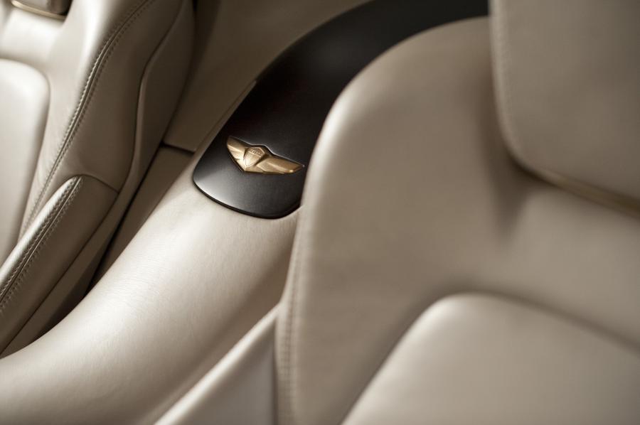 Детали интерьера Hyundai HCD-14 Genesis Concept 2013 года  (фото 5 из 23)